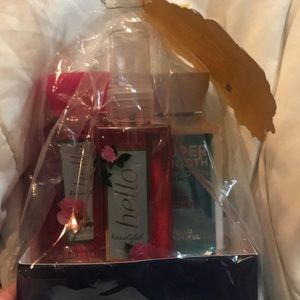 Bath & Body Works “hello beautiful” gift set